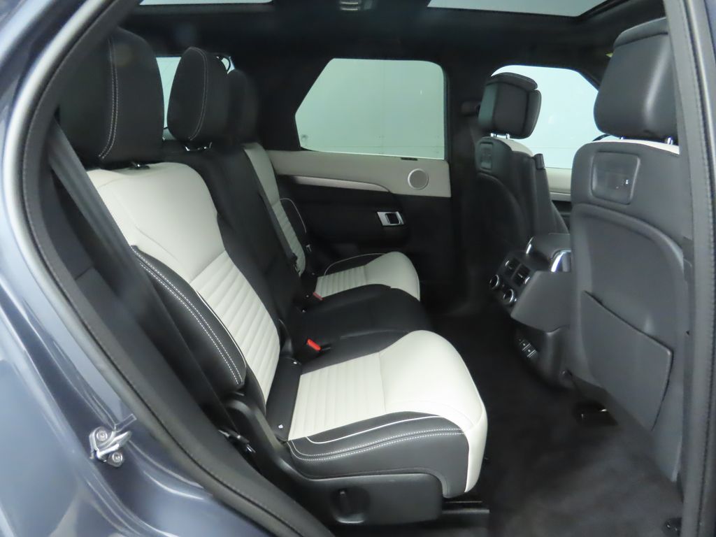 Thumbnail: 2024 Land Rover Discovery - 23