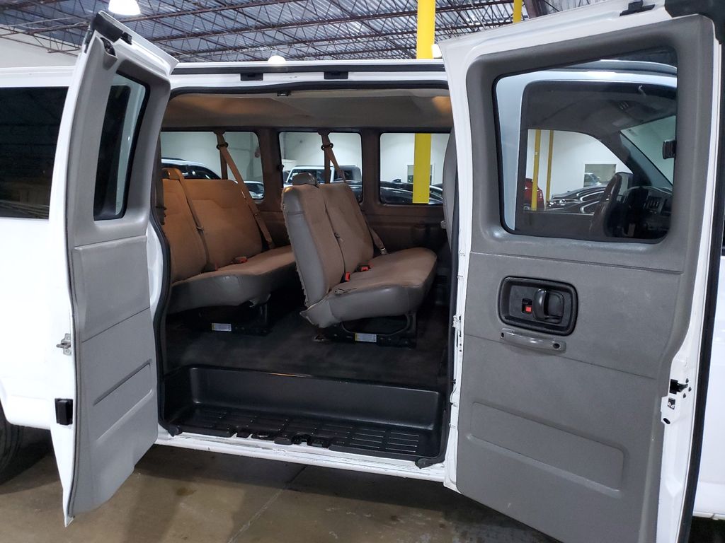 2014 Chevrolet Express 3500 LT 32