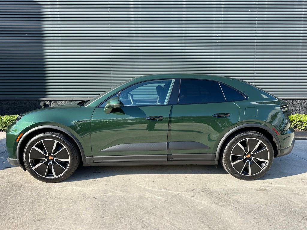 Thumbnail: 2025 Porsche Macan - 2