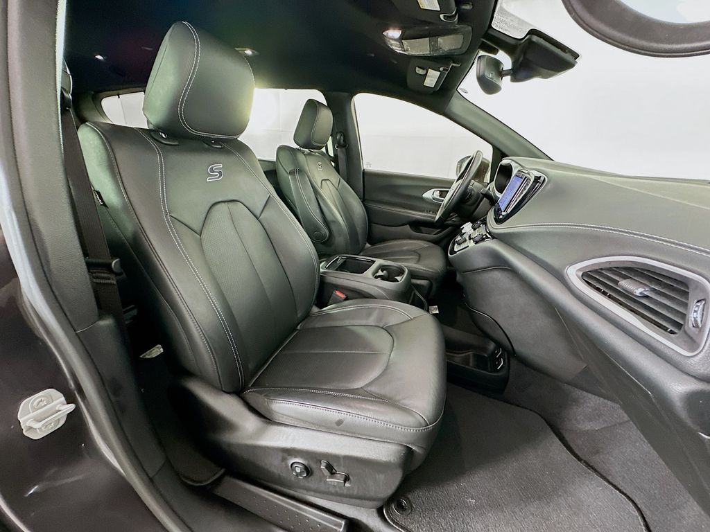 2021 Chrysler Pacifica Touring L 28