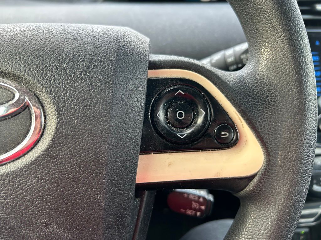 Thumbnail: 2016 Toyota Prius - 17