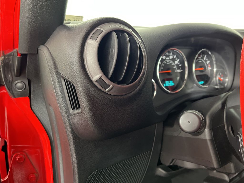 Thumbnail: 2017 Jeep Wrangler - 24