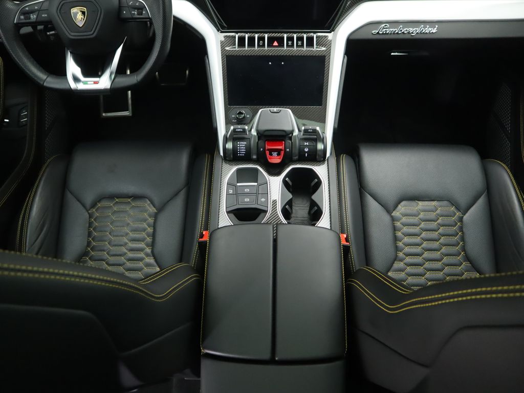 Thumbnail: 2020 Lamborghini Urus - 17