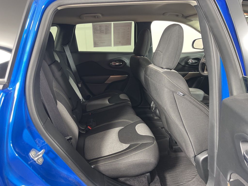 Thumbnail: 2018 Jeep Cherokee - 5