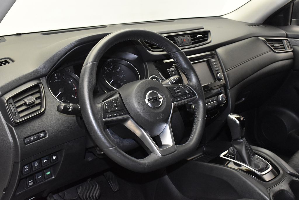 2020 Nissan Rogue SV 17
