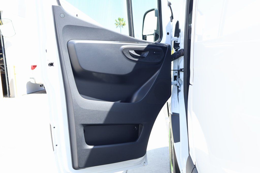 Thumbnail: 2025 Mercedes-Benz Sprinter - 7