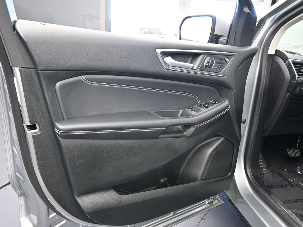 Used 2022 Silver Metallic Ford Titanium image 16