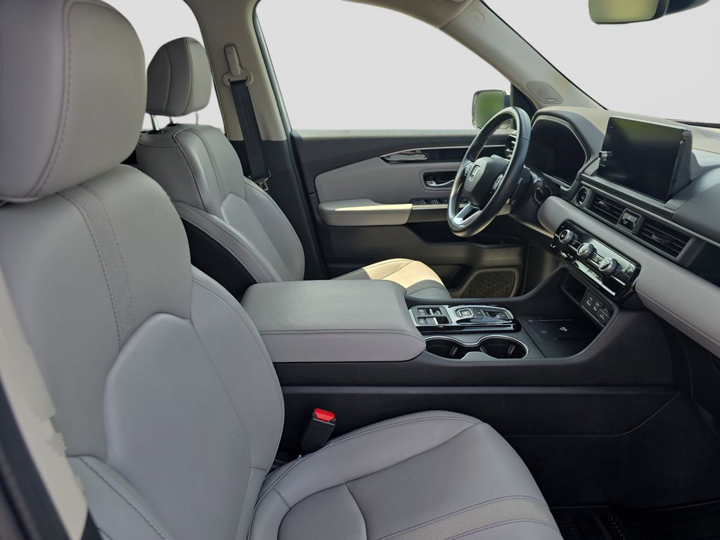 Used 2025 Honda Pilot SUV