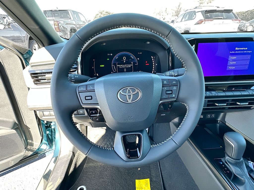 2025 Toyota Camry SE 10