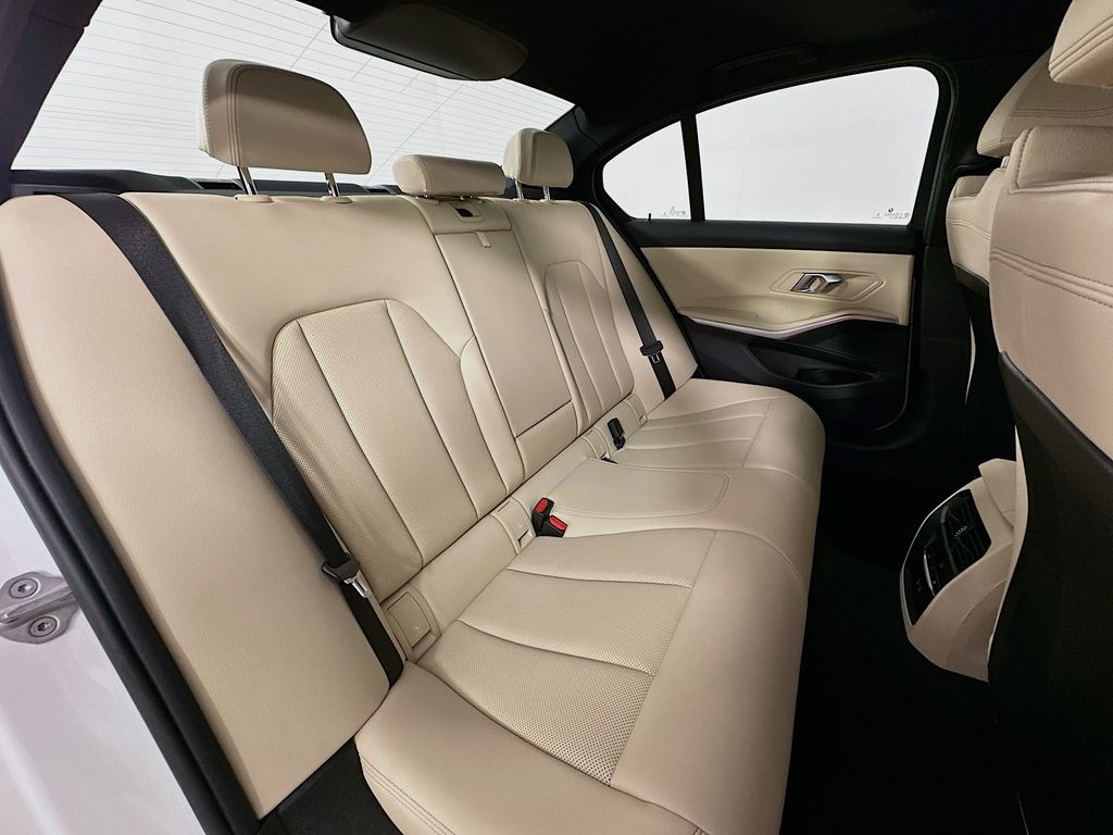 Thumbnail: 2025 BMW 3 Series - 28