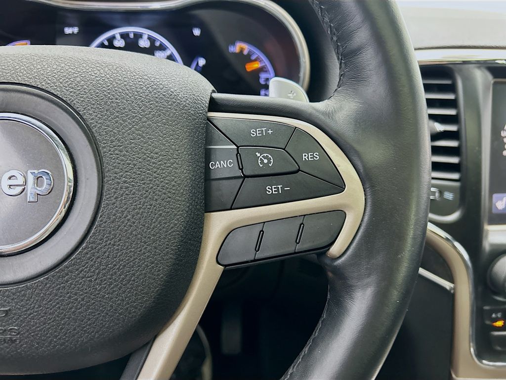 Thumbnail: 2015 Jeep Grand Cherokee - 12