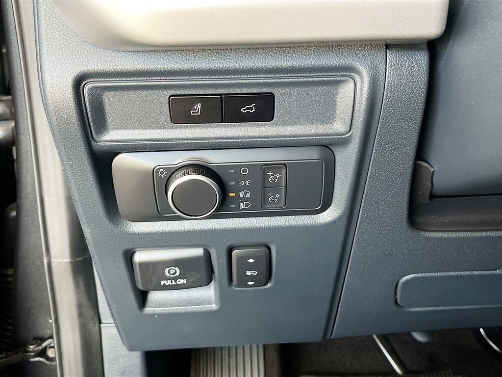 Used 2023 Black Ford XLT image 10