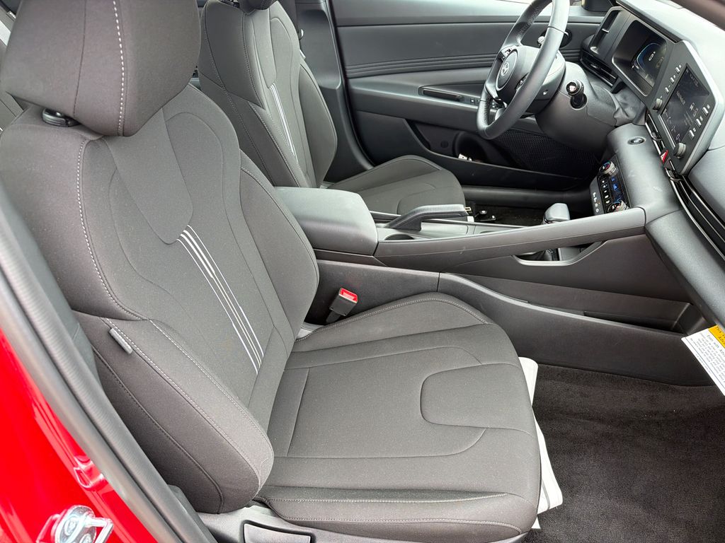 Used 2025 Red Hyundai SEL Sport image 10