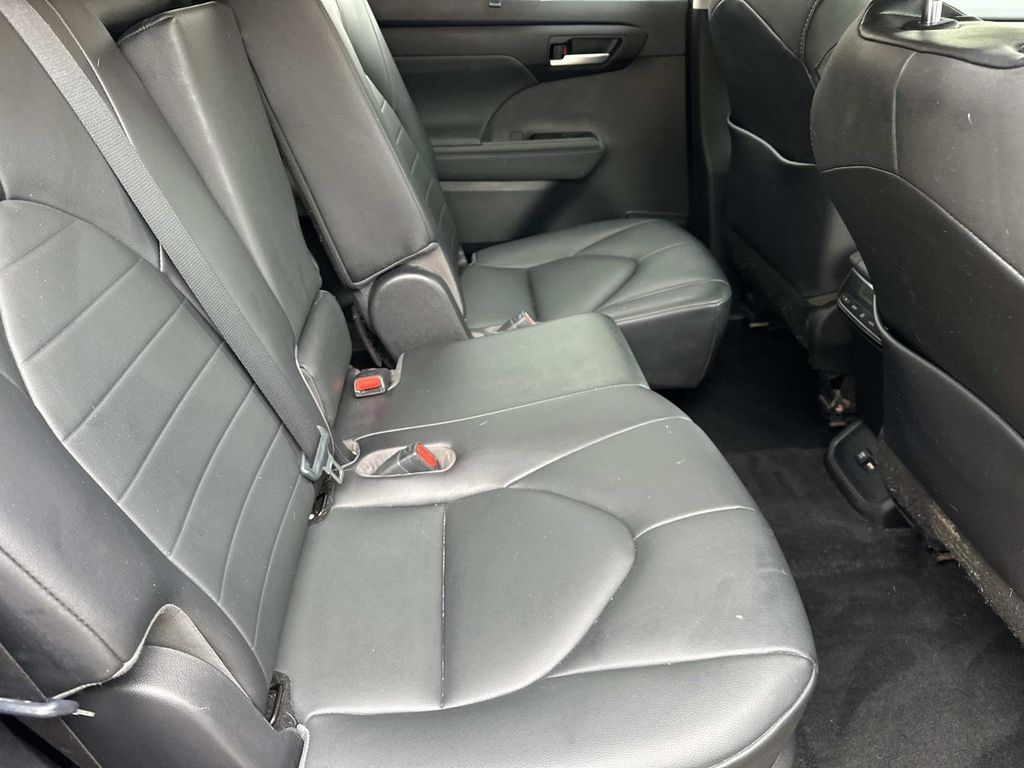 Thumbnail: 2021 Toyota Highlander - 22