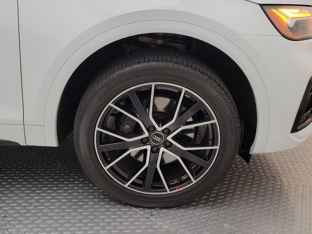 Thumbnail: 2023 Audi SQ5 - 11