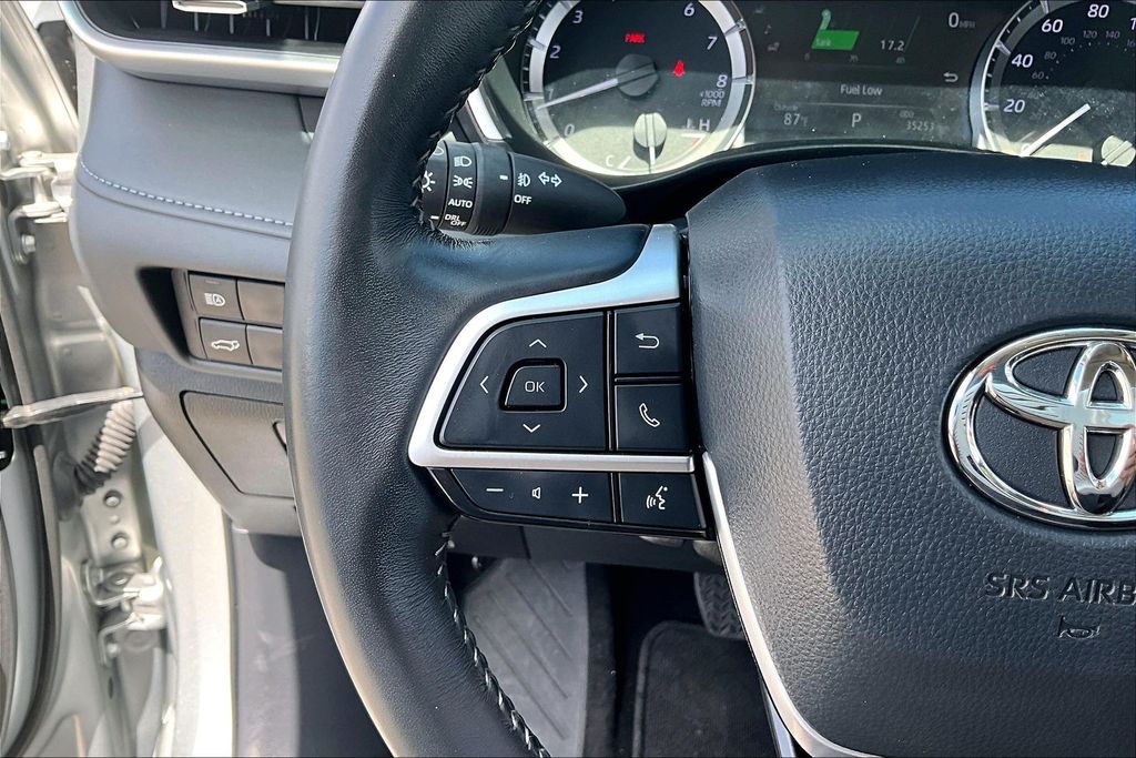 Used 2023 Toyota Highlander SUV