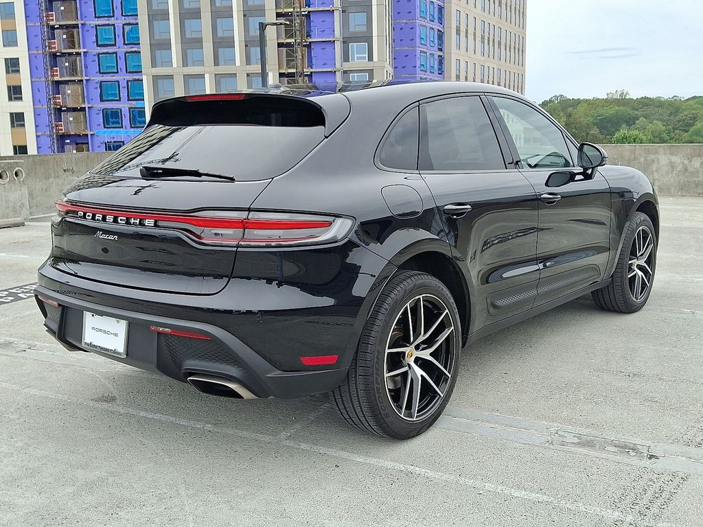 Thumbnail: 2025 Porsche Macan - 8