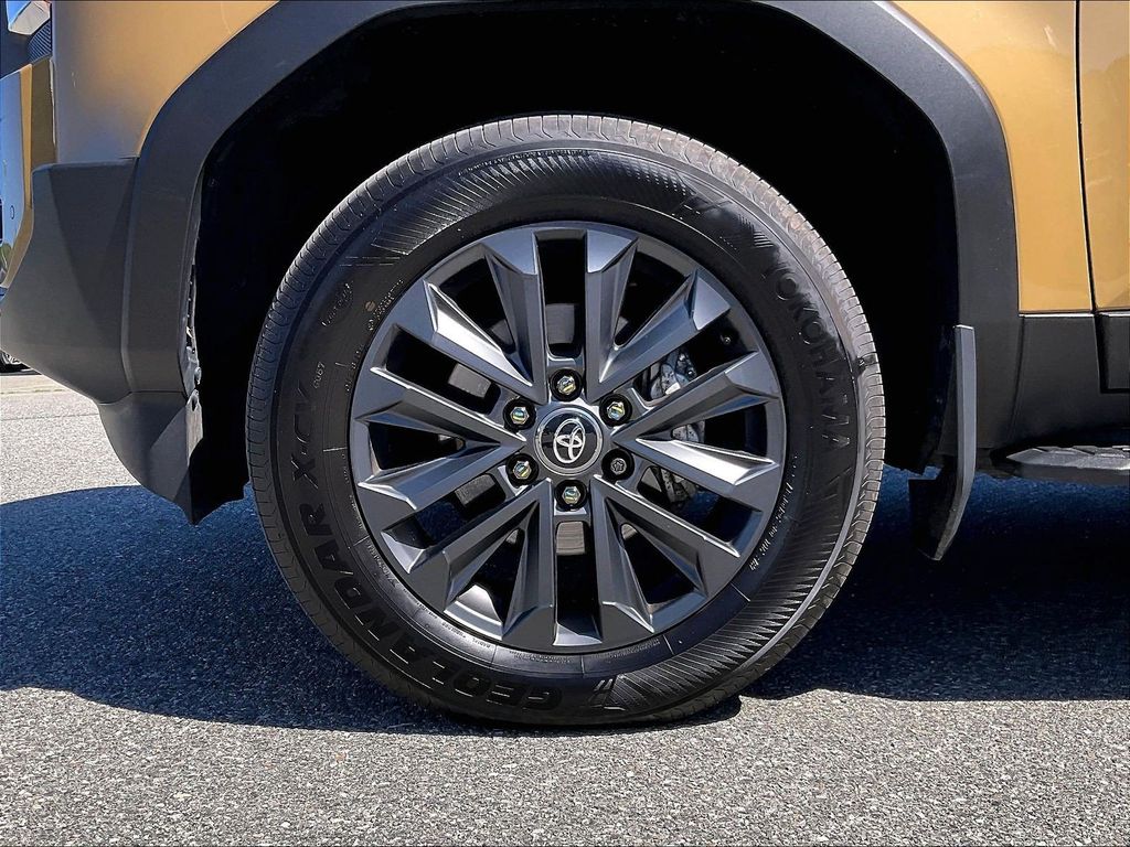 2025 Toyota Land Cruiser — photo 7