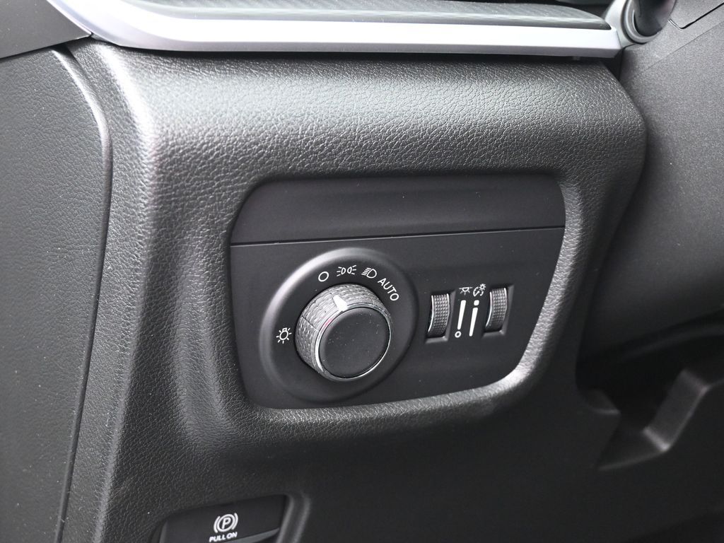 New 2025 Silver Zynith Jeep Altitude X image 15