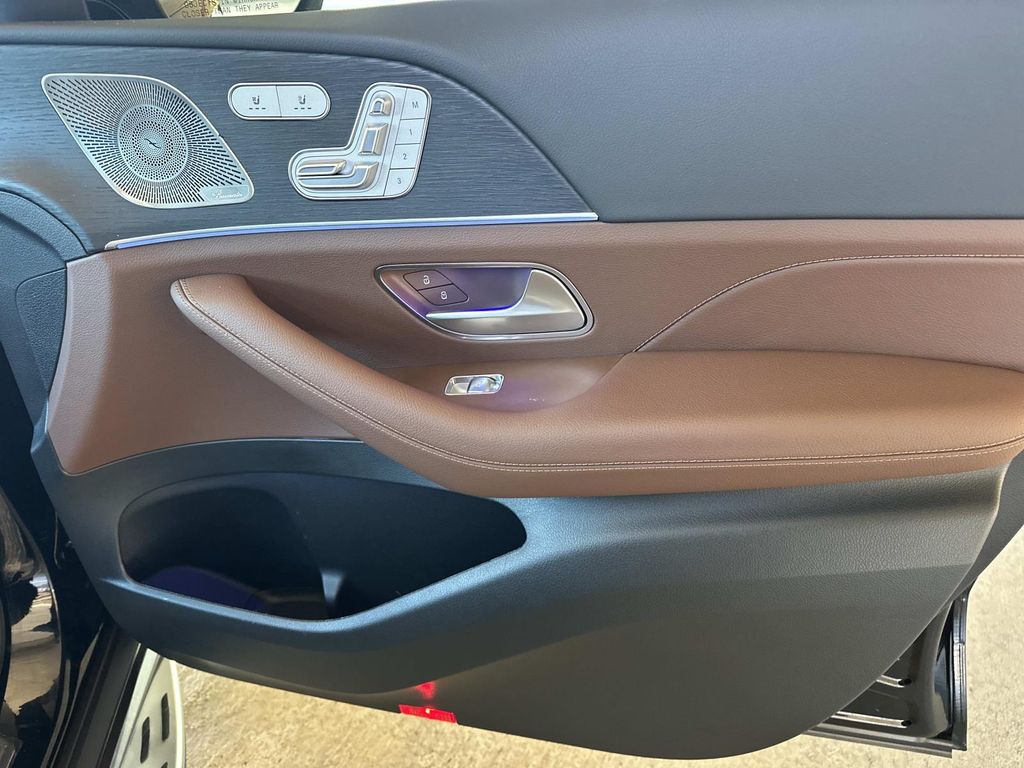 Thumbnail: 2026 Mercedes-Benz GLE - 10