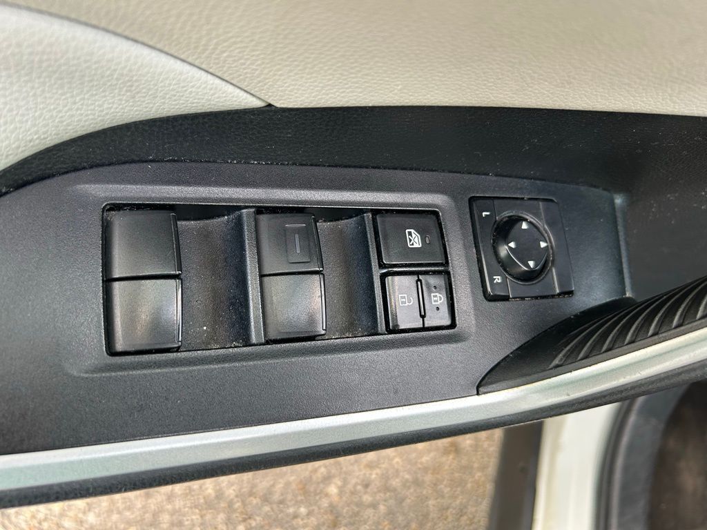 Thumbnail: 2021 Toyota RAV4 - 17