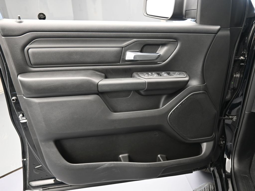 New 2026 Diamond Black Crystal Pearlcoat Ram Express image 12