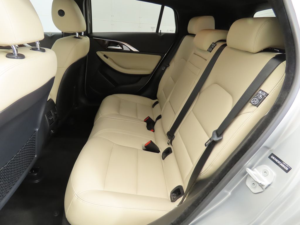 Thumbnail: 2018 INFINITI QX30 - 21