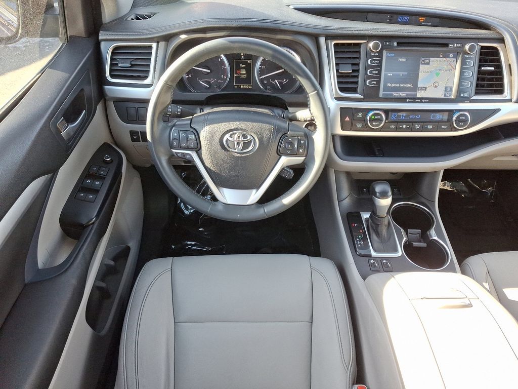 2016 Toyota Highlander XLE 11