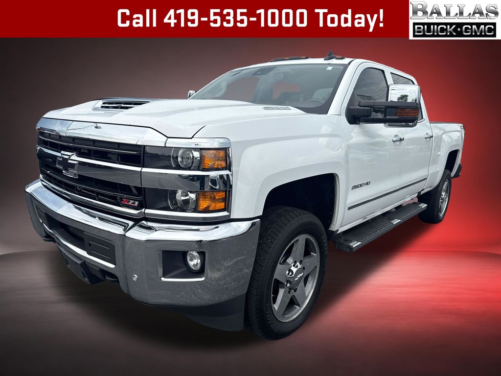 Summit White 2018 Chevrolet Silverado 2500HD Pickup Truck Four-Wheel Drive 6-Speed Automatic