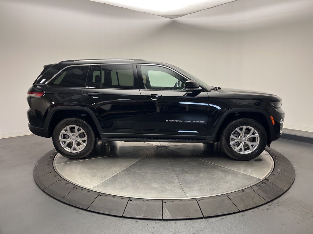 Thumbnail: 2024 Jeep Grand Cherokee - 8