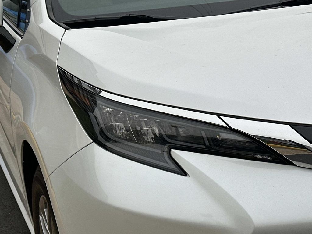 Thumbnail: 2024 Toyota Sienna - 4