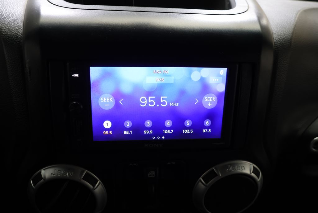 Thumbnail: 2013 Jeep Wrangler - 20