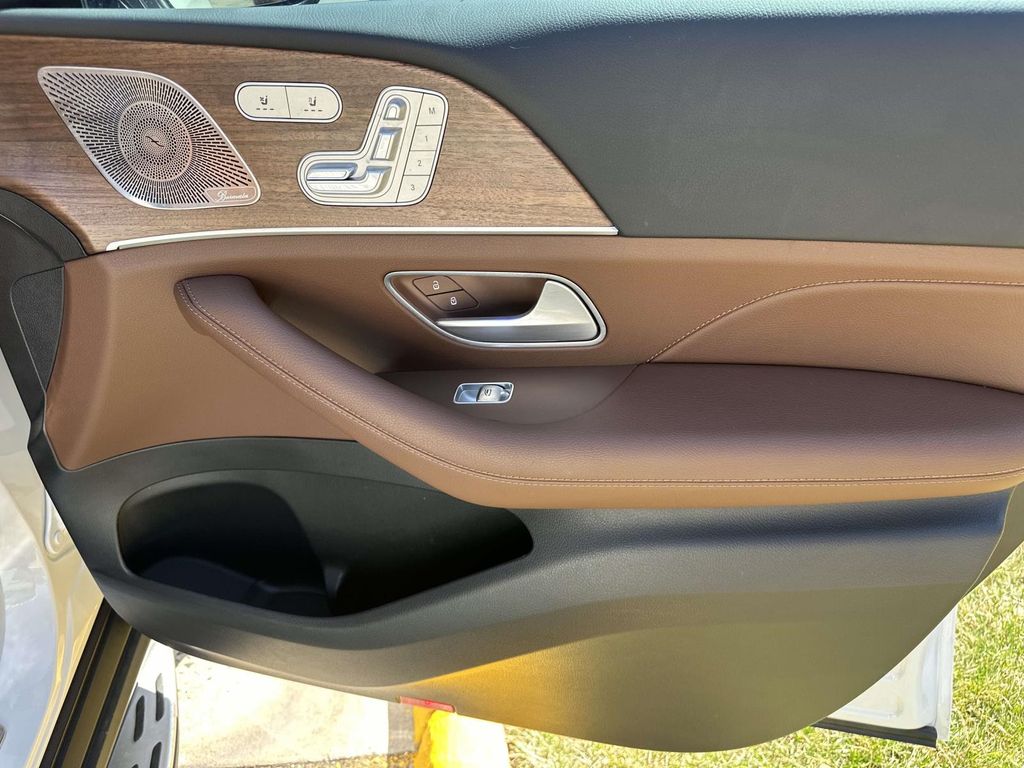 Thumbnail: 2025 Mercedes-Benz GLE - 18