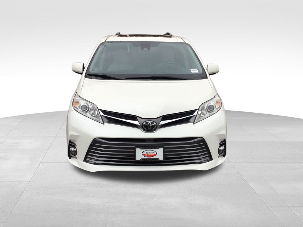 Thumbnail: 2018 Toyota Sienna - 8