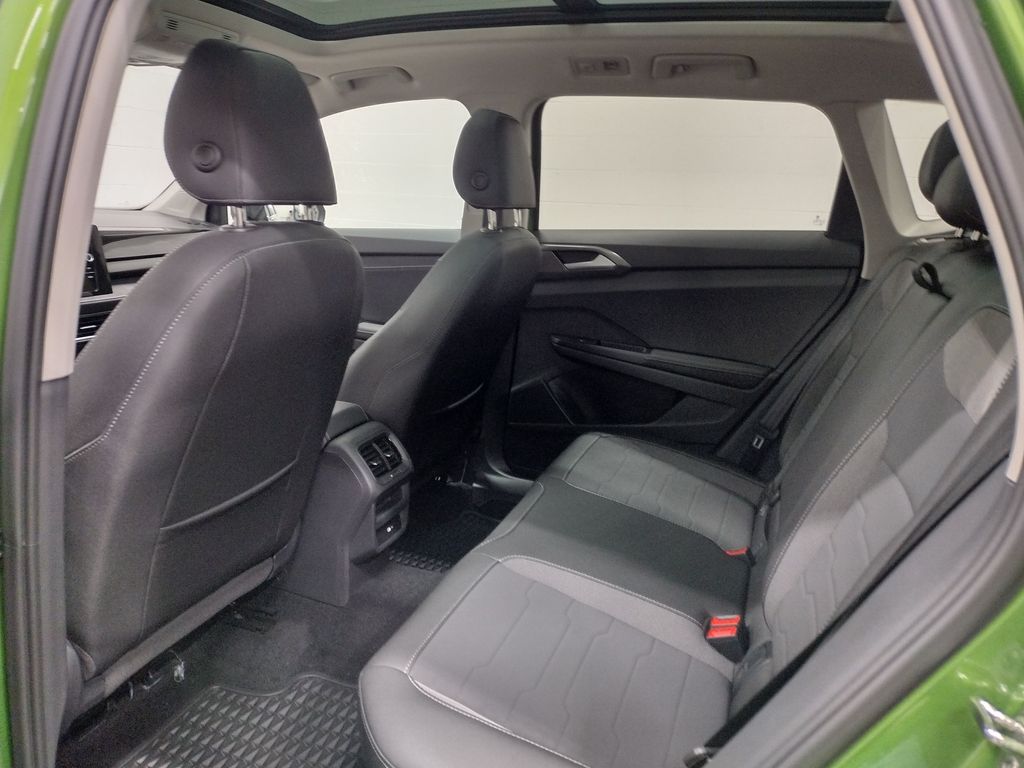 2025 Volkswagen Taos 1.5T SE Black