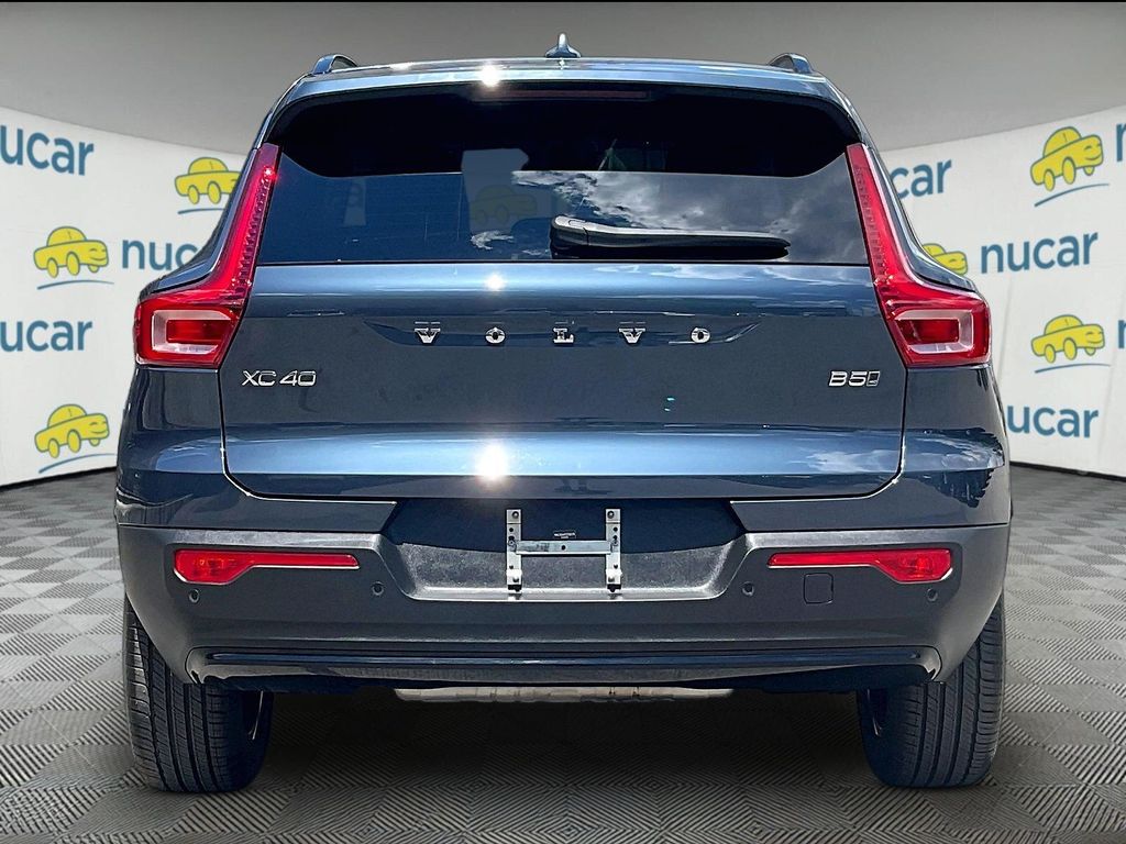 2026 Volvo XC40 — photo 5