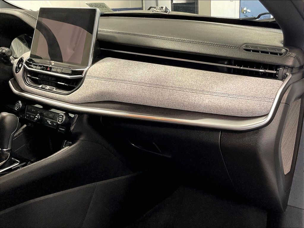 2023 Jeep Compass — photo 13
