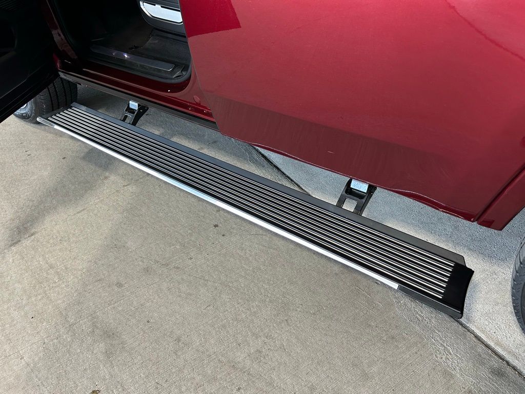 Used 2024 Velvet Red Pearlcoat Jeep Base image 27