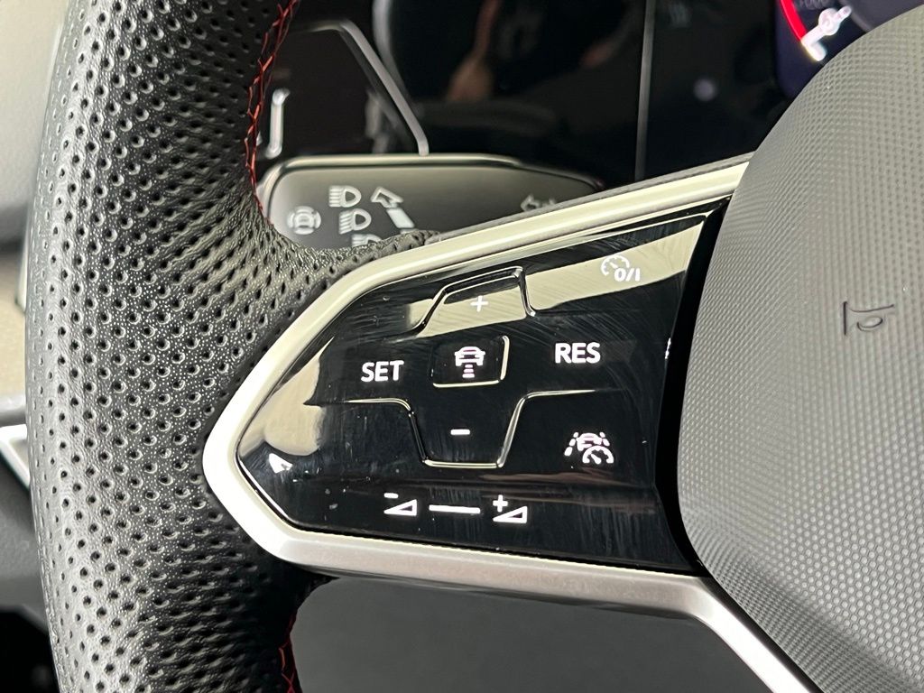 Thumbnail: 2023 Volkswagen Golf - 8