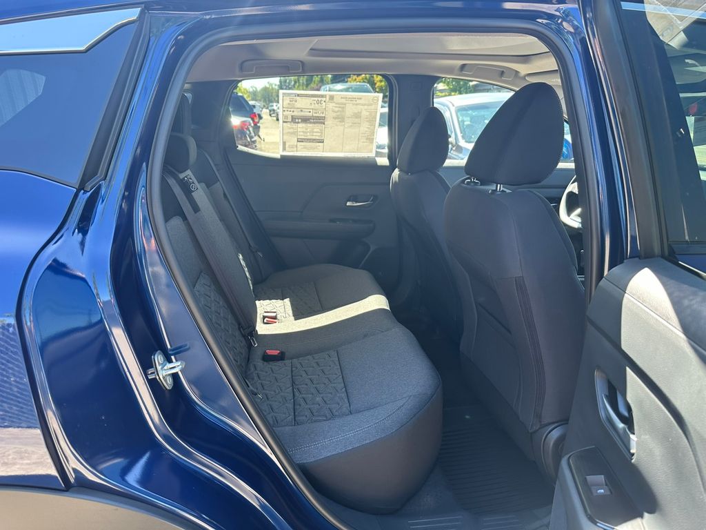 2025 Nissan Kicks SV