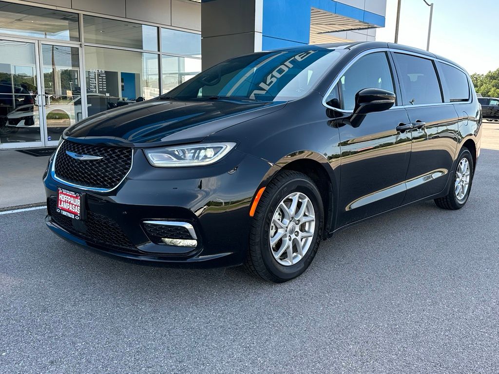  2025 Chrysler Pacifica Select FWD   