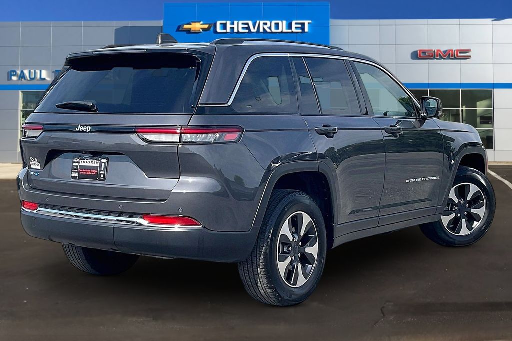 View vehicle photo 6