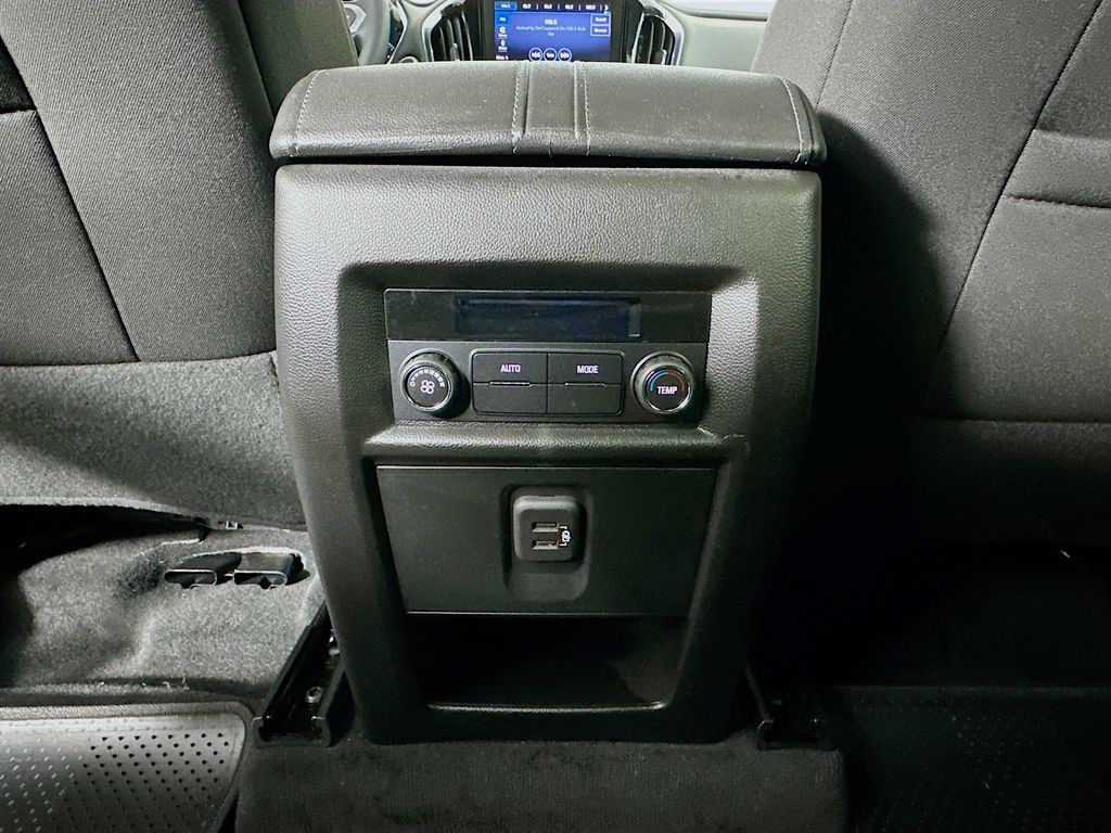 Thumbnail: 2023 Chevrolet Traverse - 25