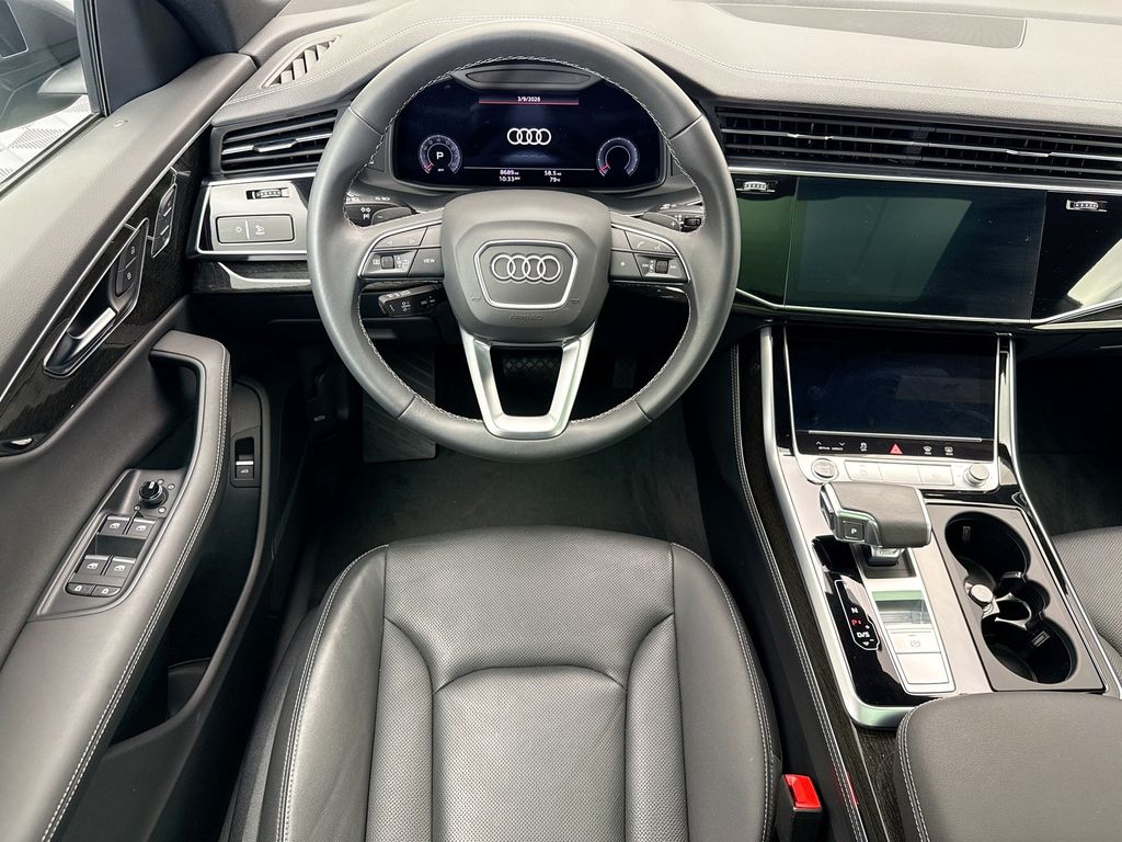 Thumbnail: 2025 Audi Q8 - 10