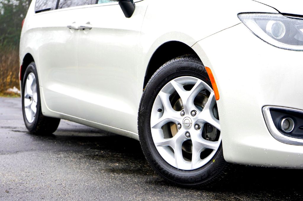 Used Car 2017 Chrysler Pacifica  Touring L For Sale Under $12,000 In Taylor, Texas