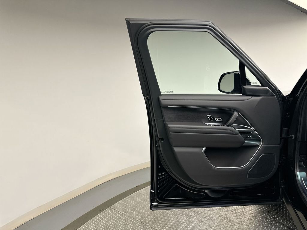 Thumbnail: 2025 Land Rover Range Rover - 8