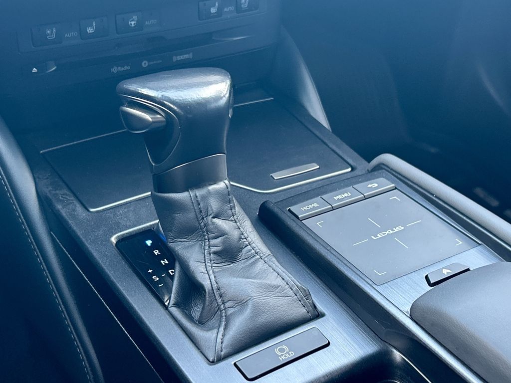 Thumbnail: 2022 Lexus ES - 20