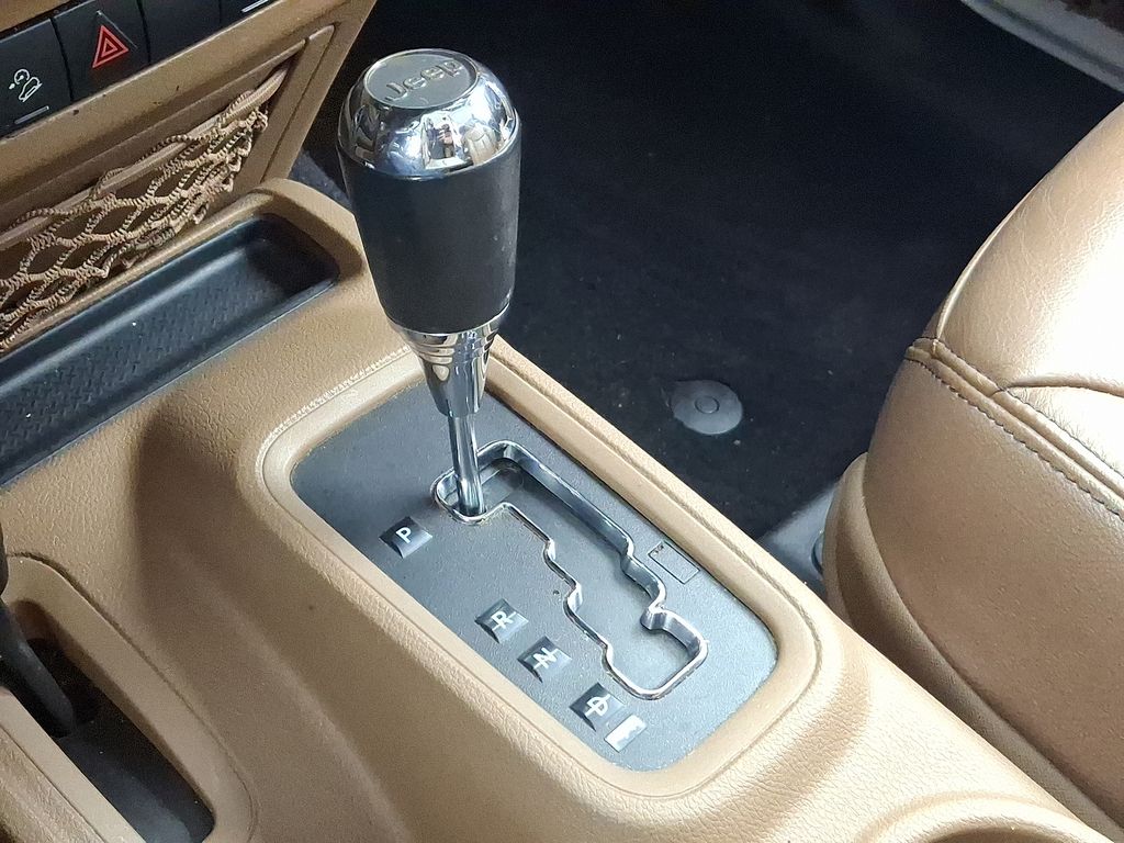 Thumbnail: 2015 Jeep Wrangler - 15