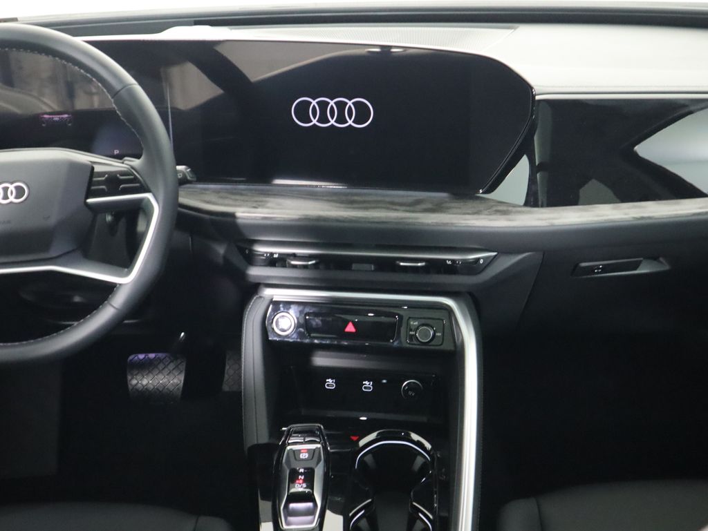 Thumbnail: 2025 Audi Q5 - 15