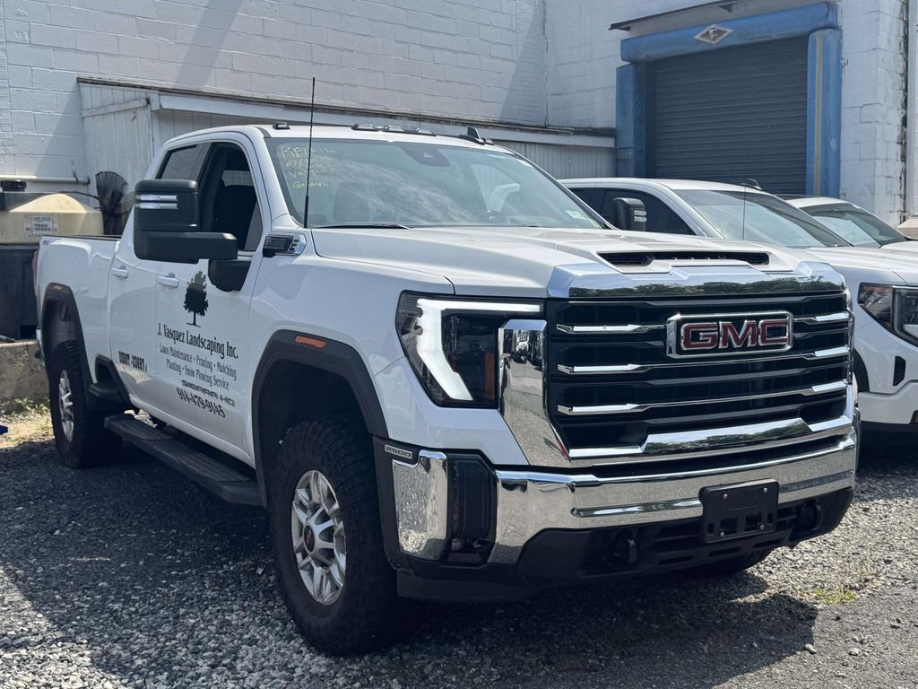 Summit White 2024 GMC Sierra 2500HD Pickup Truck Four-Wheel Drive Automatic